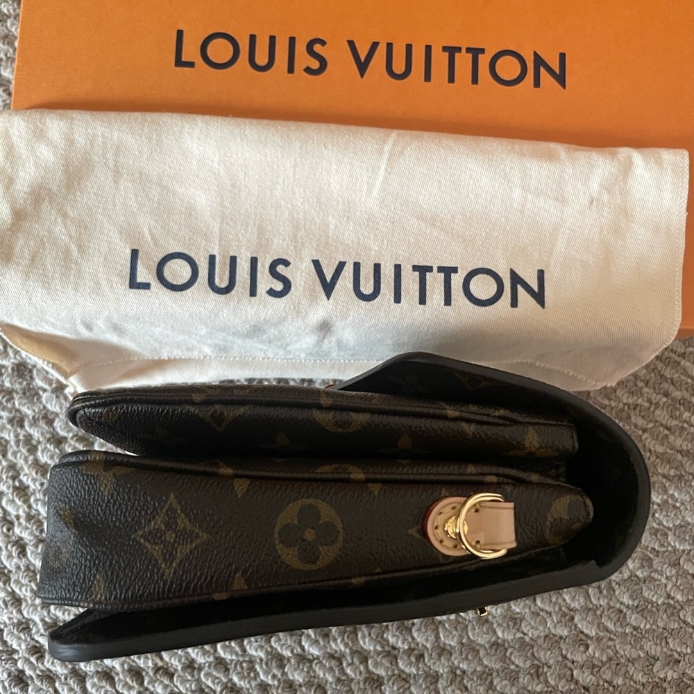 New Authentic Louis Vuitton Pochette Métis Bag. - Picture 8 of 13
